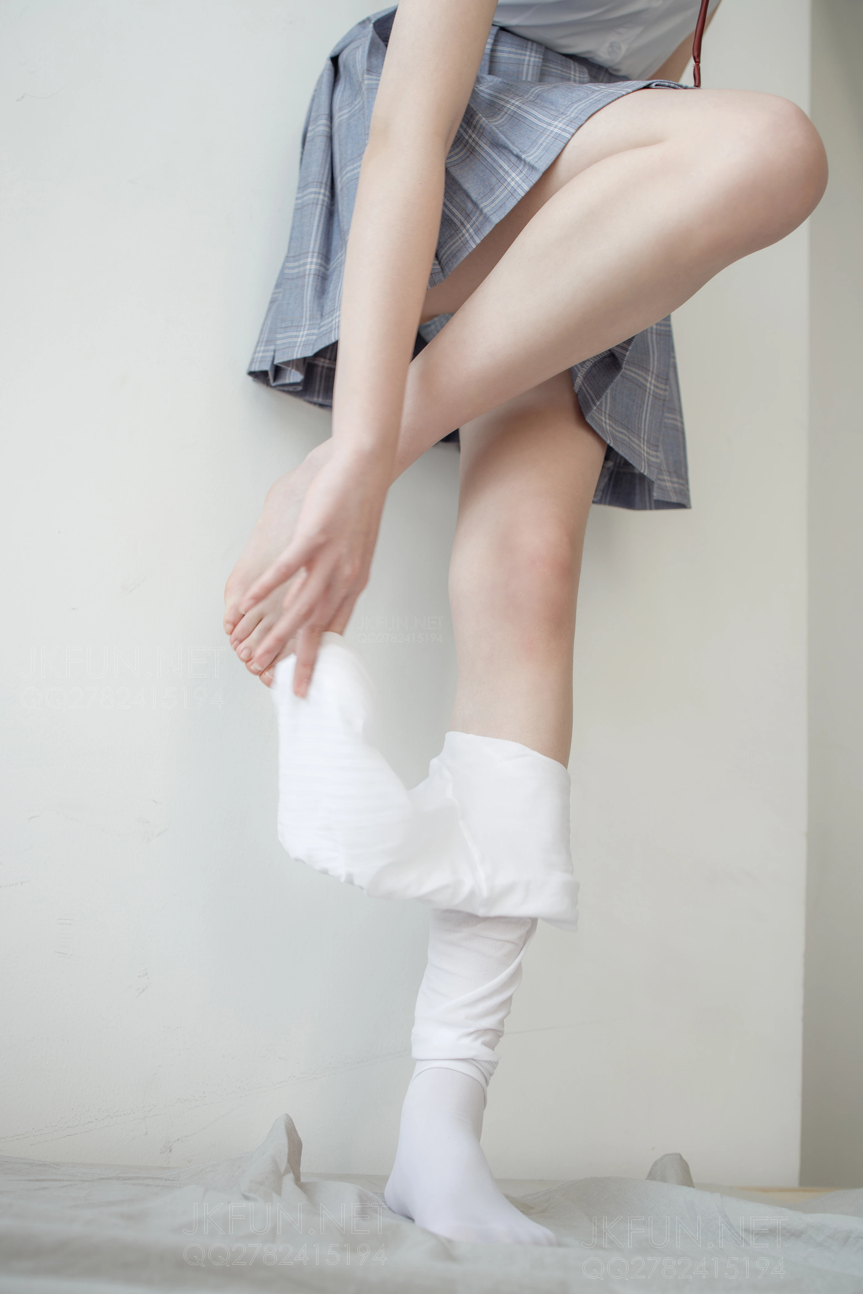 森萝财团 [JKFUN-002] Aika 可爱学妹丝足 [230P 1V]插图8